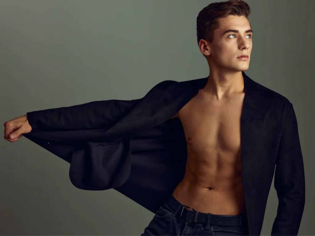 Hombre creador de OnlyFans con agencia OFM que multiplica sus ingresos mensuales