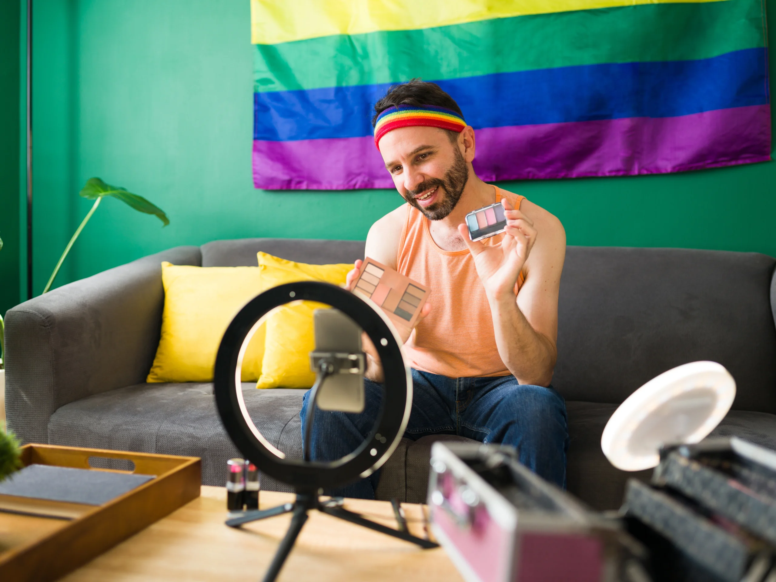 Creador de contenido masculino para OnlyFans hombre en estudio profesional